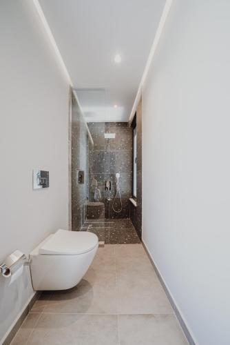 Ένα μπάνιο στο Villa Milo