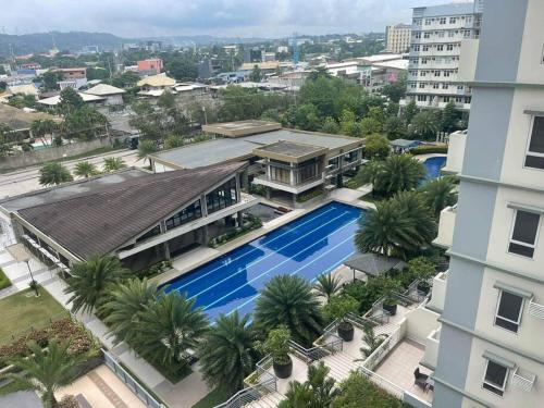 Πισίνα στο ή κοντά στο Verdon Parc Davao City with Balcony by darpm