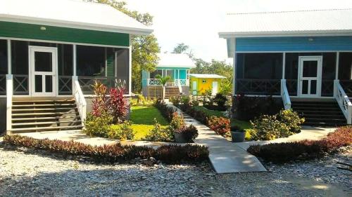 Gallery image of Serenity Beach Cottages in Utila