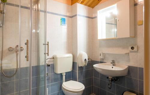 Koupelna v ubytování Gorgeous Apartment In Martinski With Indoor Swimming Pool