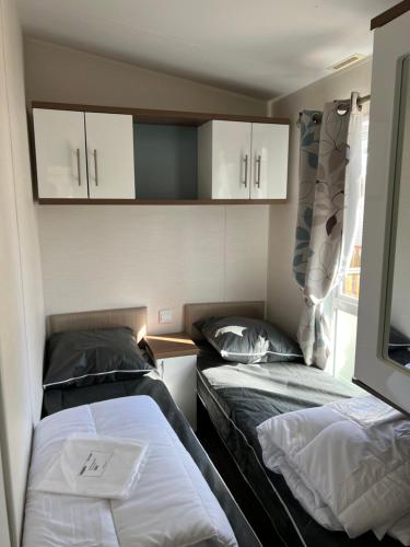 Posteľ alebo postele v izbe v ubytovaní Mobilhome Vias Plage la Carabasse
