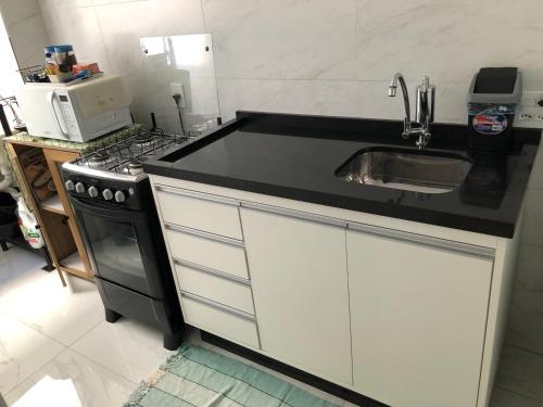 Kuchyň nebo kuchyňský kout v ubytování Apartamento Jaraguá
