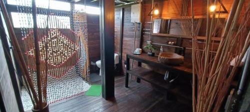 a room with a shower with a toilet in it at Glamping Montecarlo Lodge Cubo de Madera-Guatapé in Guatapé