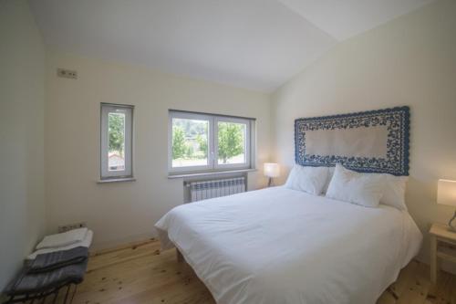 Giường trong phòng chung tại Vila Beiral