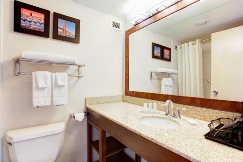 Gallery image of Comfort Inn By the Bay in San Francisco