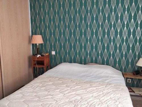Posteľ alebo postele v izbe v ubytovaní Maison rénovée T3 au calme, proche plage, marché et commodités, avec cour et Wifi inclus - FR-1-331-222