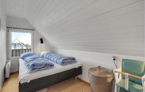 Ένα ή περισσότερα κρεβάτια σε δωμάτιο στο Awesome Home In Thisted With Kitchen