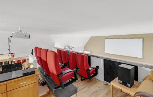 Posezení v ubytování Pet Friendly Home In Nexø With Wifi