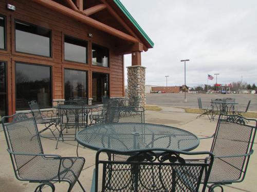 Restoran atau tempat lain untuk makan di Shell Lake Lodge, a Travelodge by Wyndham