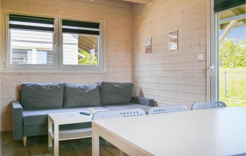 Χώρος καθιστικού στο Awesome Home In Rewal With Kitchen