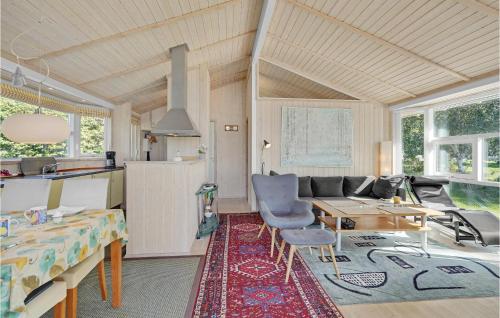 Zona de estar de Cozy Home In Holbæk With Wifi