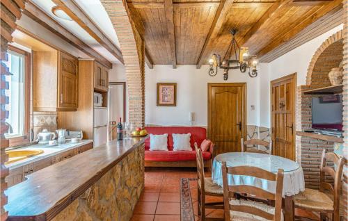 Χώρος καθιστικού στο Cozy Home In Mecina Bombarón With Wifi