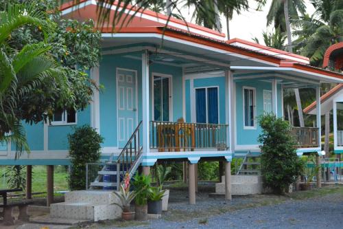 Bangunan di mana terletaknya rumah tamu ini