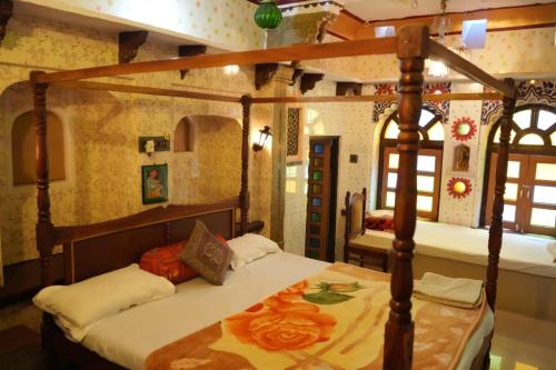 a bedroom with a canopy bed in a room at Kasera Paradise in Būndi
