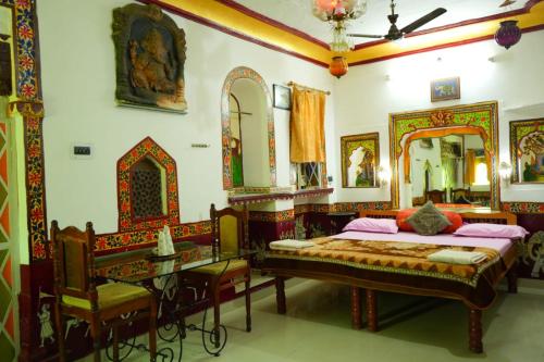 a bedroom with a bed and a mirror at Kasera Paradise in Būndi