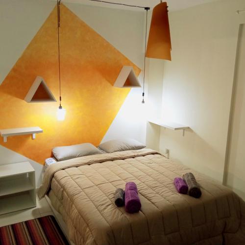 Ένα ή περισσότερα κρεβάτια σε δωμάτιο στο Sunny Street Apartment