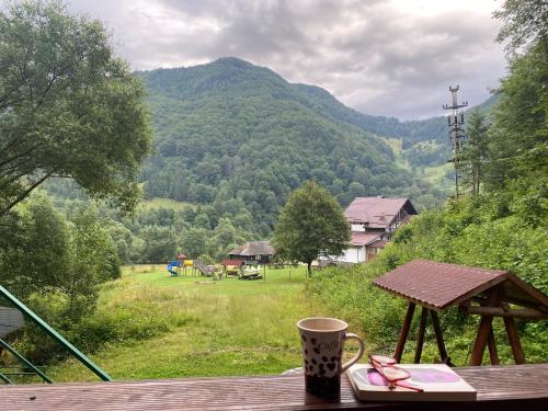 Landskap semula jadi dekat dengan chalet