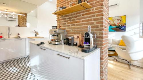 Kuchyň nebo kuchyňský kout v ubytování Le Filatiers - Votre loft au coeur du coeur de Toulouse