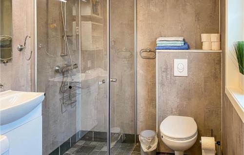 Koupelna v ubytování 2 Bedroom Gorgeous Home In Eresfjord