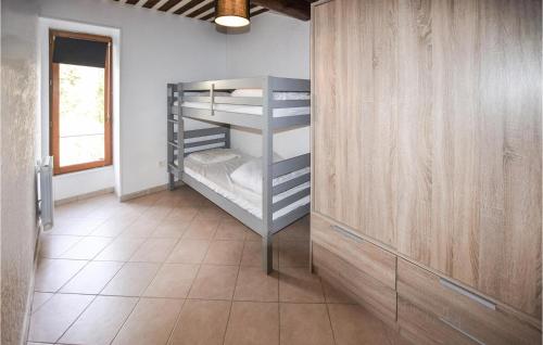 a room with bunk beds in a room at Amazing Apartment In Rustrel With Outdoor Swimming Pool, Wifi And 2 Bedrooms in Rustrel