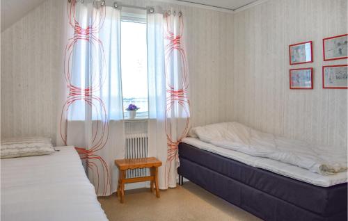 Postel nebo postele na pokoji v ubytování Beautiful Home In Slvesborg With Kitchen