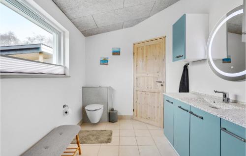 Koupelna v ubytování Gorgeous Home In Slagelse With Kitchen