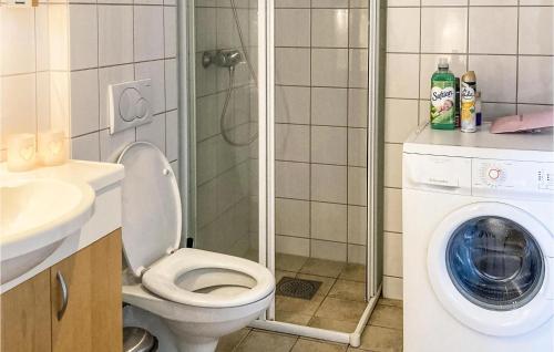 Kúpeľňa v ubytovaní Stunning Apartment In Kristiansand S With Wifi And 2 Bedrooms
