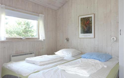 two twin beds in a room with a window at Stunning Home In Aakirkeby With Wifi in Vester Sømarken