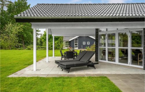 Κήπος έξω από το Lovely Home In Ebeltoft With Sauna