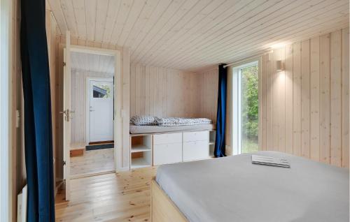 Majoituspaikan 3 Bedroom Stunning Home In Nykbing Sj keittiö tai keittotila