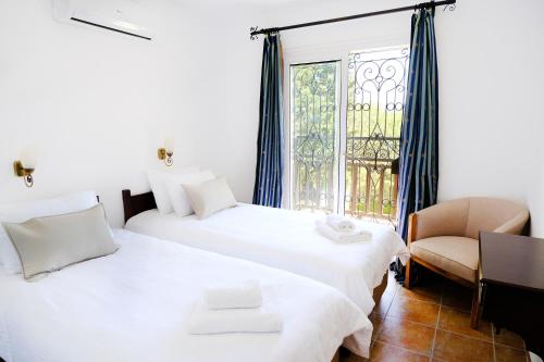 Postel nebo postele na pokoji v ubytování dereköy salmakis villas