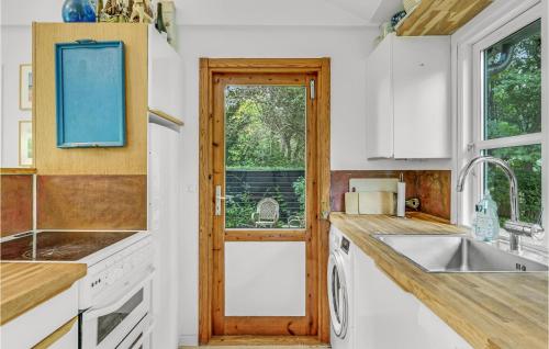 Η κουζίνα ή μικρή κουζίνα στο Stunning Home In Hornbæk With Wifi