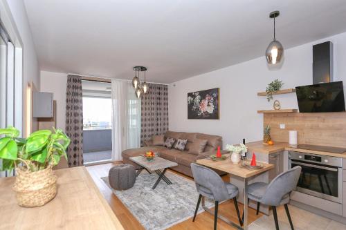 Apartments Luna with free parking