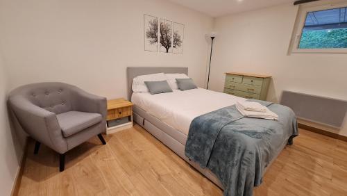 Кровать или кровати в номере Appartement indépendant dans maison près d'Annecy