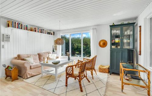 Posezení v ubytování 3 Bedroom Cozy Home In Sjællands Odde