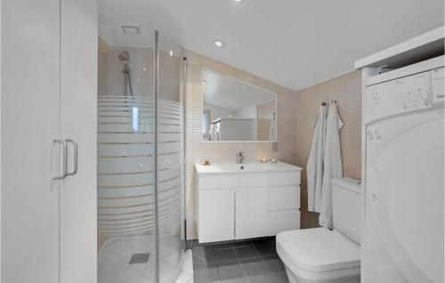 Ένα μπάνιο στο 2 Bedroom Nice Home In Esbjerg V