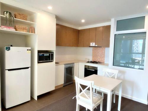 O bucătărie sau chicinetă la Beautiful one-bed apartment in central Adelaide