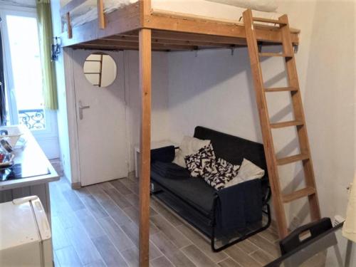 STUDIO A PARIS CENTRE PROCHE DE NATION ET VOLTAIRE.