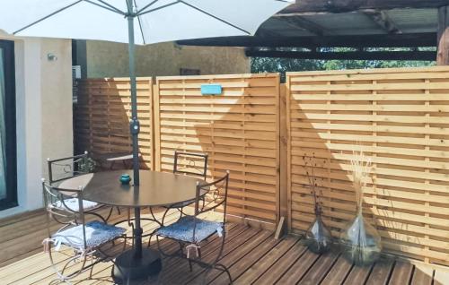 Nice Home In Malaucne With Jacuzzi, Wifi And 1 Bedrooms
