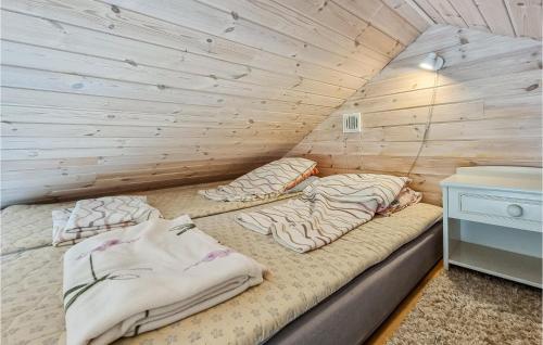 Postel nebo postele na pokoji v ubytování Awesome Home In Habo With House Sea View