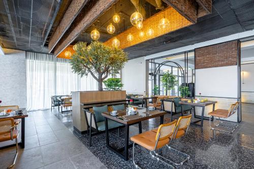 a restaurant with tables and chairs in a room at Ewaa Express Hotel - Al Jouf in Sakakah