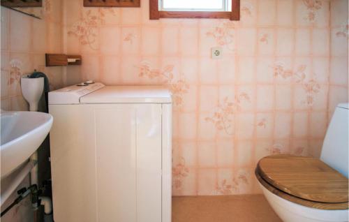Kupaonica u objektu 2 Bedroom Cozy Home In Halmstad
