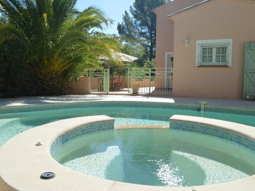 Nice holiday home in Figanieres with garden