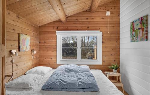 מיטה או מיטות בחדר ב-Cozy Home In Gilleleje With Kitchen