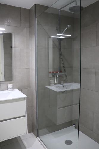 Koupelna v ubytování Sea view house with private pool and garden