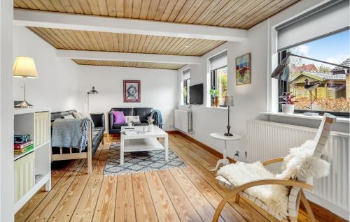 Istumisnurk majutusasutuses Beautiful Home In Hadsund With Wifi And 3 Bedrooms