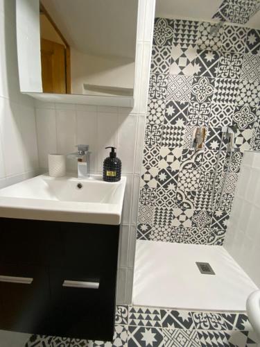 a bathroom with a sink and a shower at Casa Gallina in Volterra
