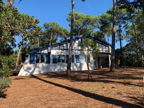 En have udenfor Villa Mamychou