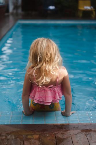 a little girl sitting in a swimming pool at Villa Nautica Boutique Hotel in Jericoacoara