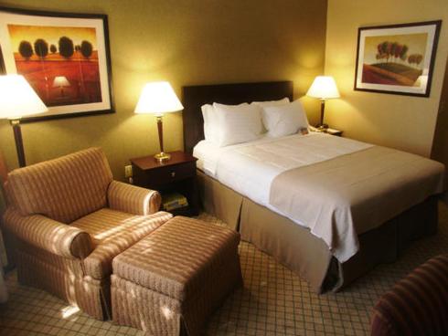Armoni Inn & Suites - Chambre Queen - Accès Handicapés Avec Douche Roll In / Non-Fumeurs